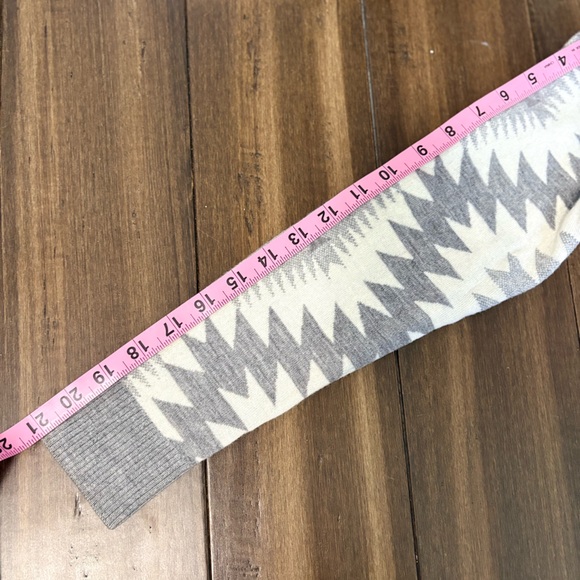 Pendleton Sz MP 100% Wool Gray White Geometric Nordic Fair Isle Sweater Crew Nec - Picture 7 of 11